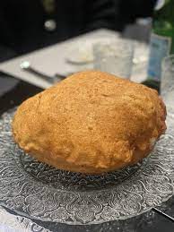 immagine di una pizza fritta appena sfornata