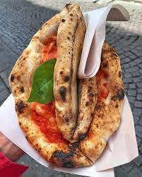 immagine di una pizza napoletana
